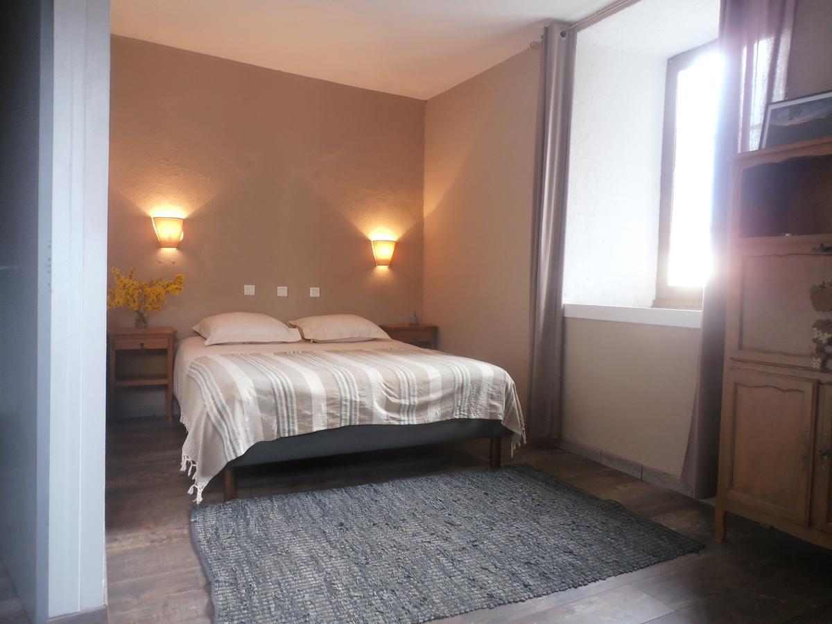 La Vallee De Gaia Bed & Breakfast Saint-Hilaire-de-Lavit Екстериор снимка
